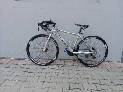 For Sale: UK Branded Road Bike – 26" Racing Bicycle